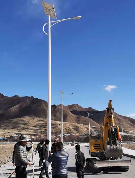 甘南碌曲10米巴宜太阳能路灯项目