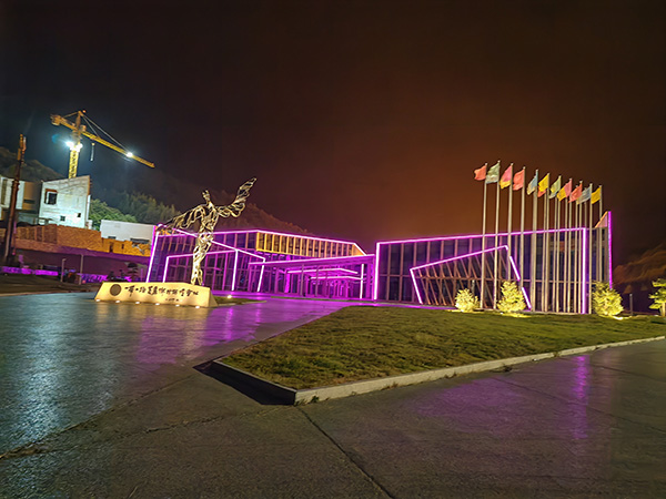 城市亮化是现代城市建设的重要组成部分,它不仅可以美化城市的夜景,还能提升城市的整体形象。随着科技的不断进步,城市亮化也得到了更多的关注和创新。本文将介绍一些关于城市亮化的创意和技术,帮助读者了解城市亮化的重要性以及如何进行巴宜城市亮化的规划和实施。 城市亮化是现代城市建设的重要组成部分,它不仅可以美化城市的夜景,还能提升城市的整体形象。随着科技的不断进步,城市亮化也得到了更多的关注和创新。本文将介绍一些关于城市亮化的创意和技术,帮助读者了解巴宜城市亮化的重要性以及如何进行巴宜城市亮化的规划和实施。